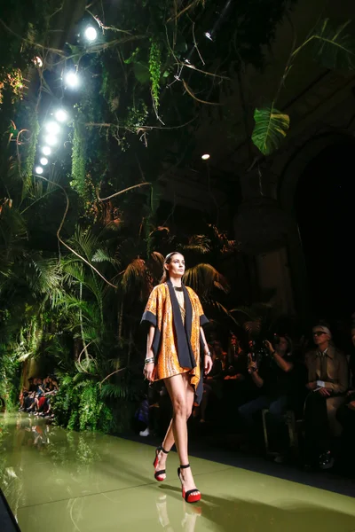 Look 15